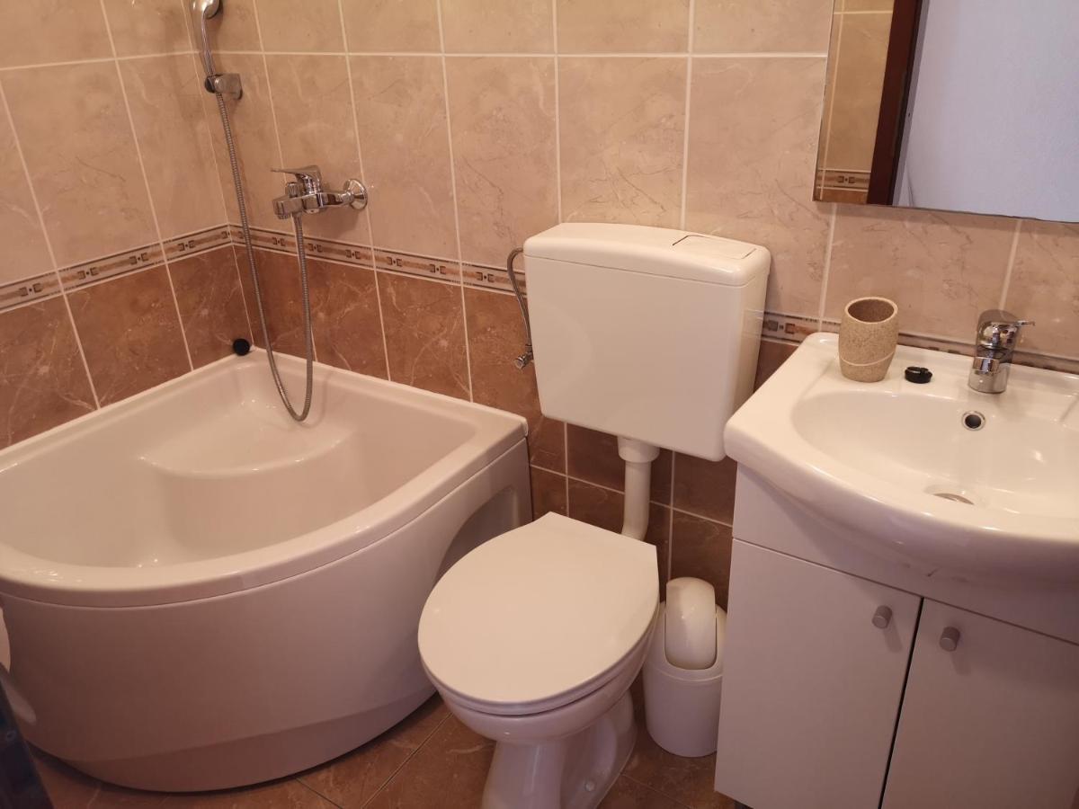 Apartments & Rooms Anita フヴァル エクステリア 写真