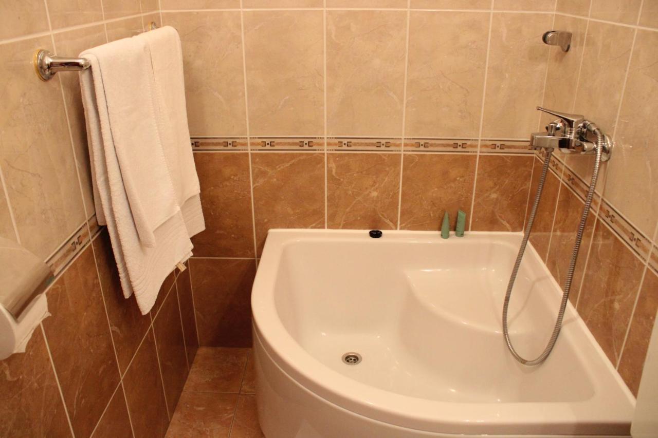 Apartments & Rooms Anita フヴァル エクステリア 写真